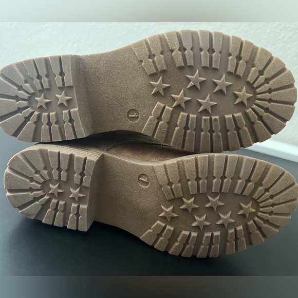 Girls Boots (Size 1) - Picture 3 of 4